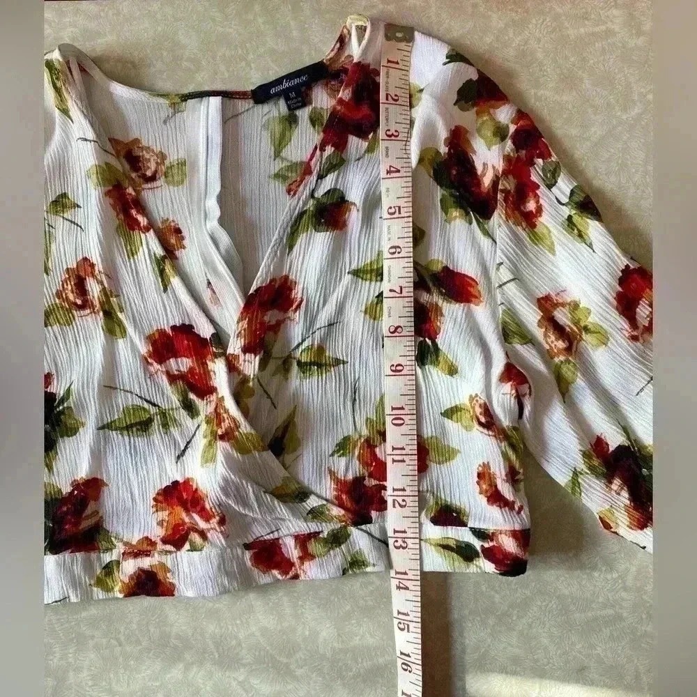 Ambiance Floral Surplice Crop Top Red Rose White V-Neck 70961 Womens Medium - Picture 6 of 6